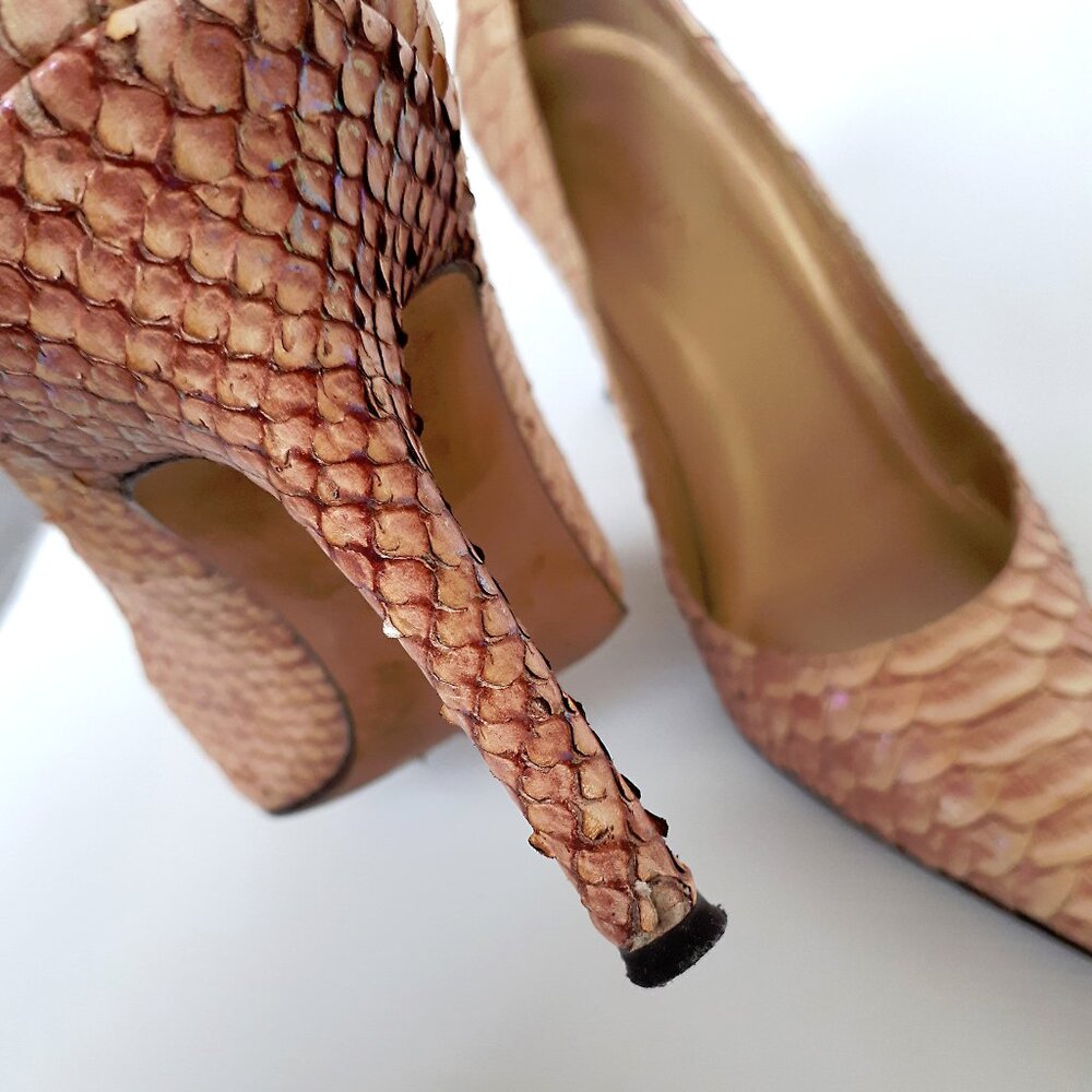 CAVALLINI Leather Pumps with Pointy Toe in Iridescent Pink Snakeskin - Picture 6 of 15